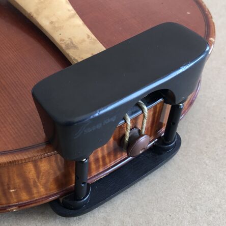 Double Central Chinrest – Violin - Ebony & Silicon - Bottom Mounted Black Fittings